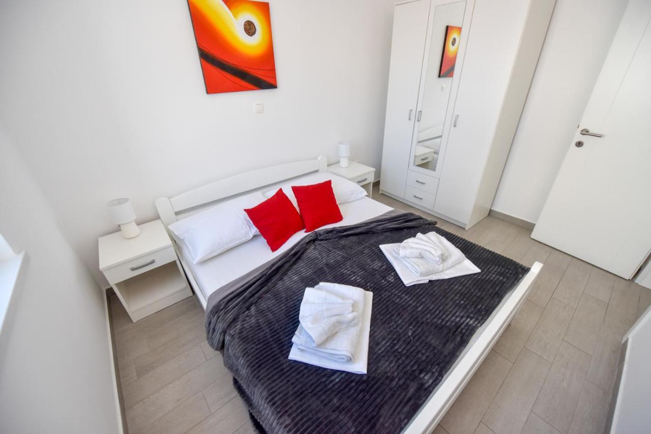 Apartments Yoko Novalja Eksteriør bilde