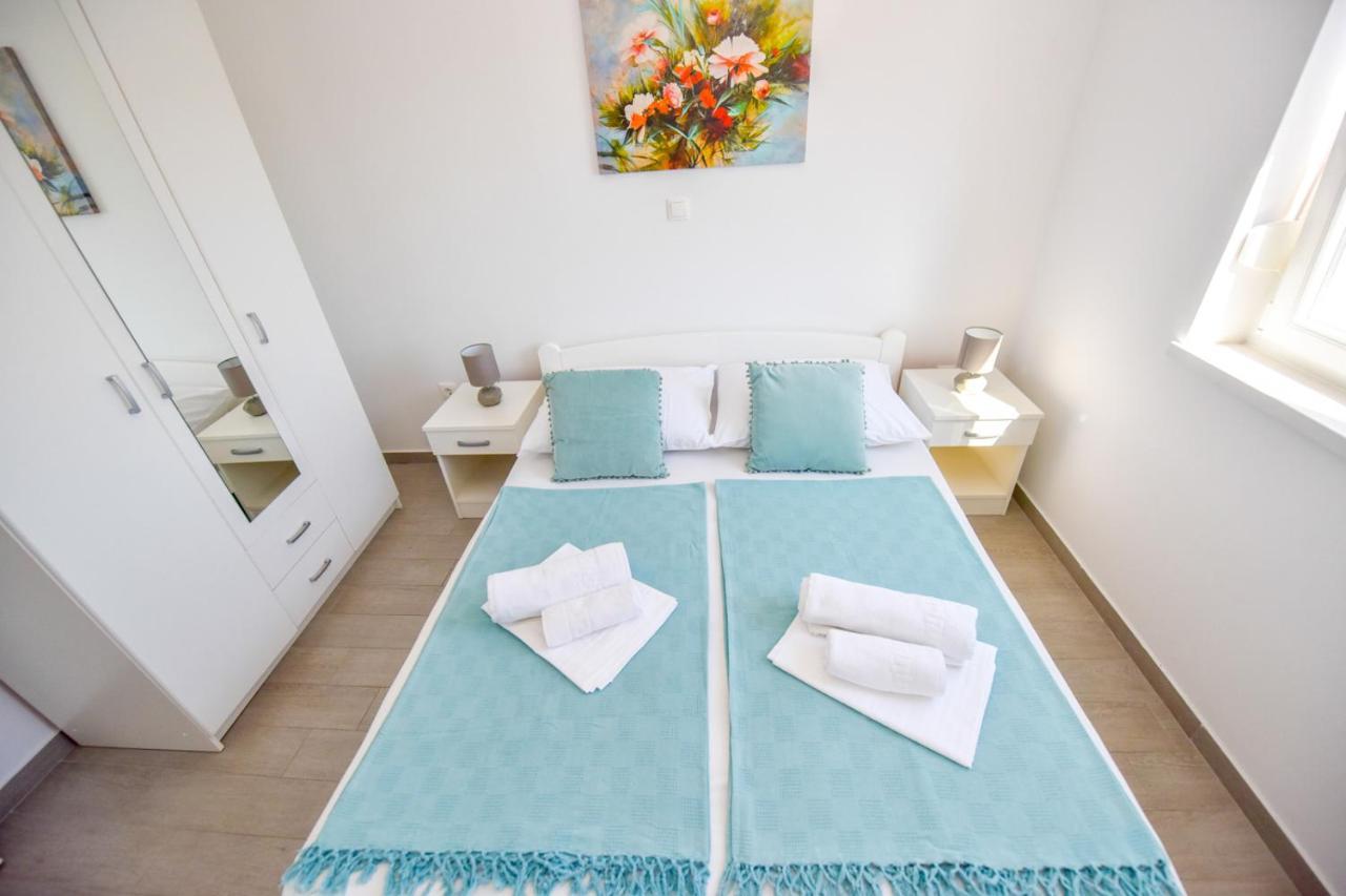 Apartments Yoko Novalja Eksteriør bilde