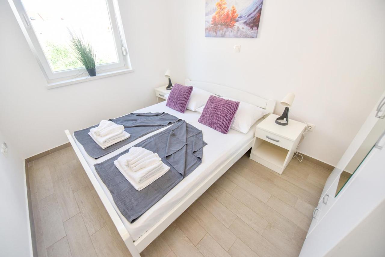 Apartments Yoko Novalja Eksteriør bilde