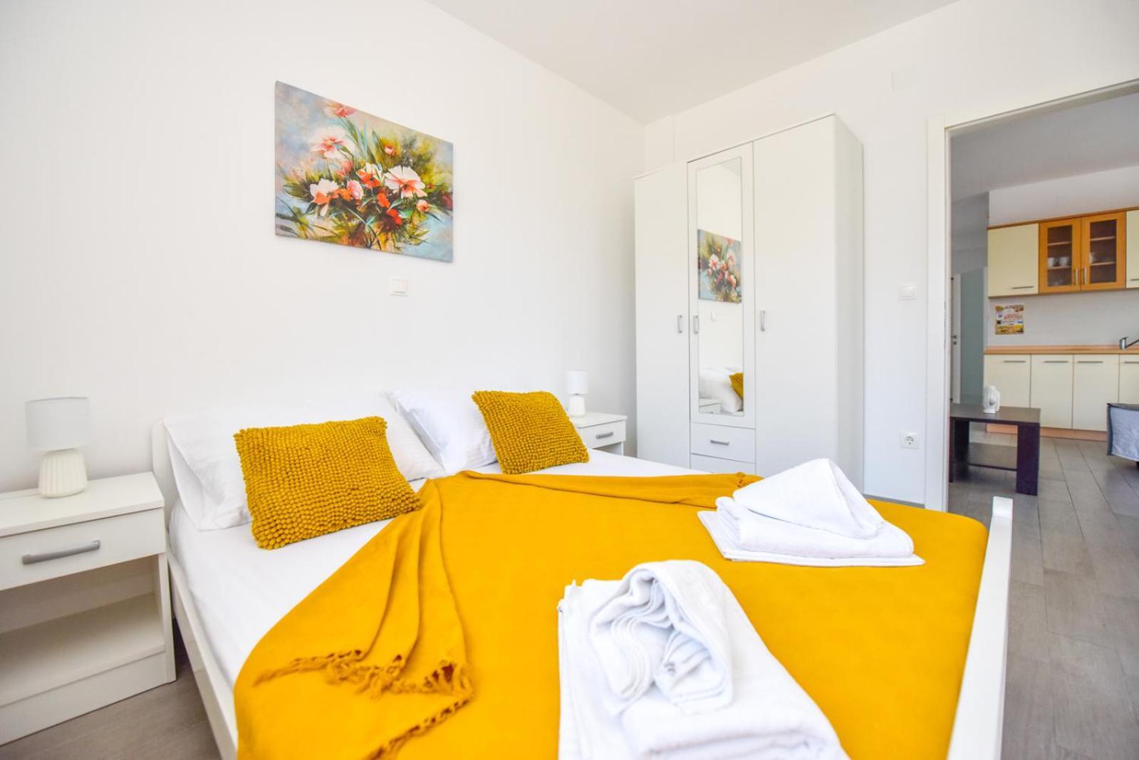 Apartments Yoko Novalja Eksteriør bilde